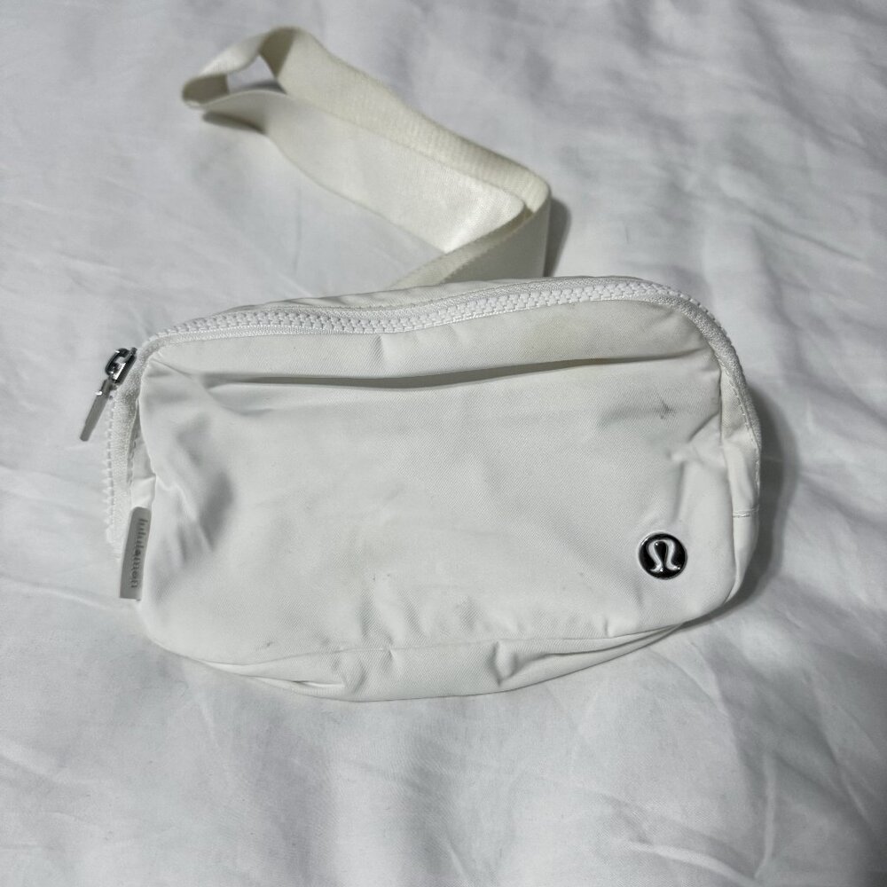 Lululemon Everywhere Belt Bag White